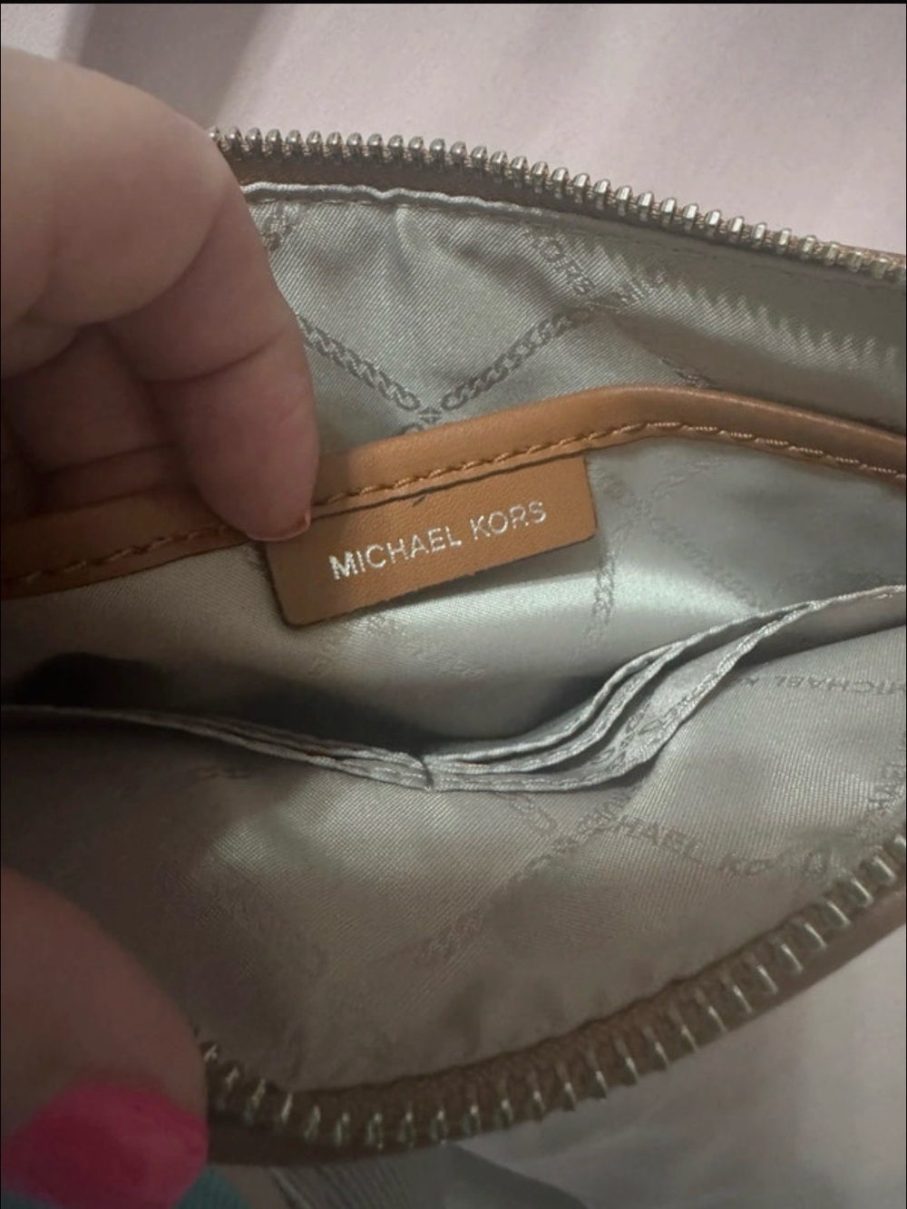 Michaels White Wristlet with Rainbow MK Logo - Picture 6 of 12